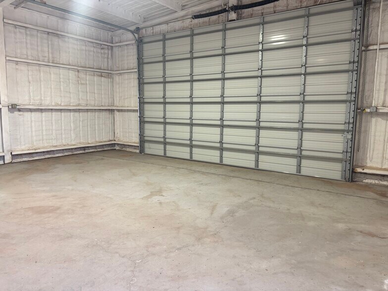 More Photos Of 1942 FM2371, Andrews Warehouse For Lease