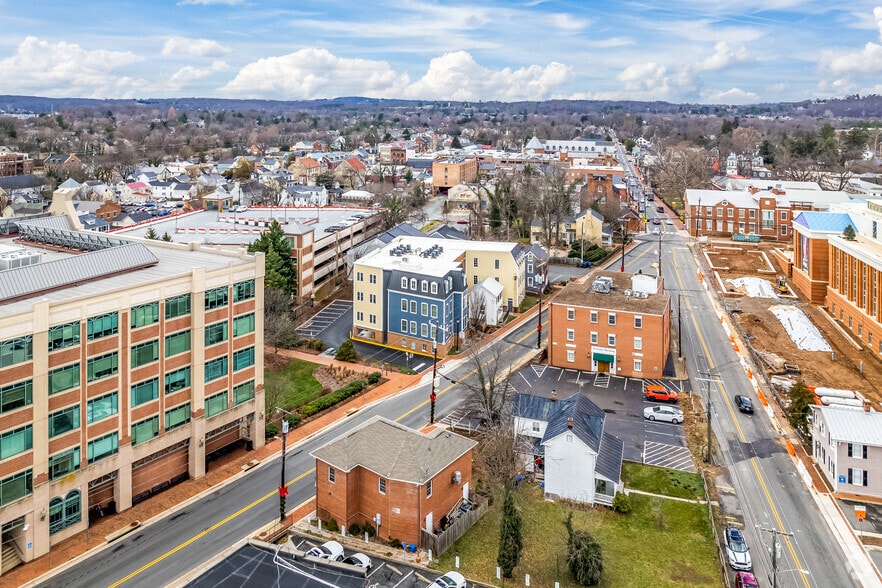 More Photos Of 111-113 E Market St, Leesburg Office For Lease