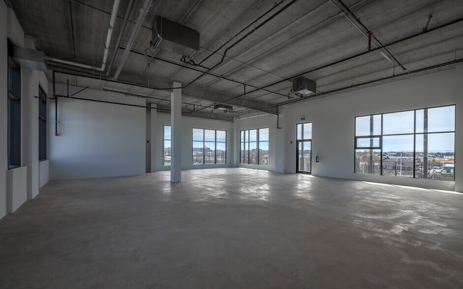 More Photos Of 1568 W 75th Ave, Vancouver Light Distribution For Sale