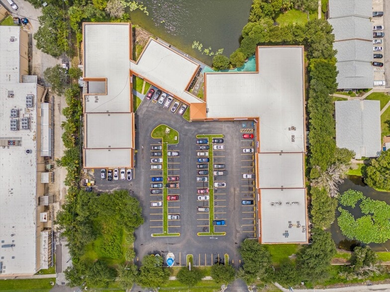 More Photos Of 8502 N Armenia Ave, Tampa General Retail For Sale