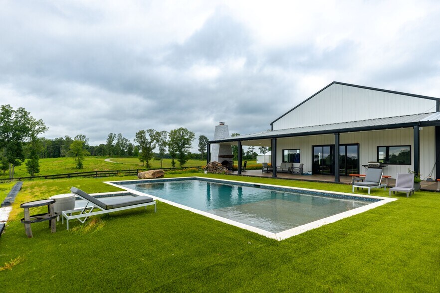 More Photos Of 2199 Roosterville Rd, Roopville Horse Stables For Sale