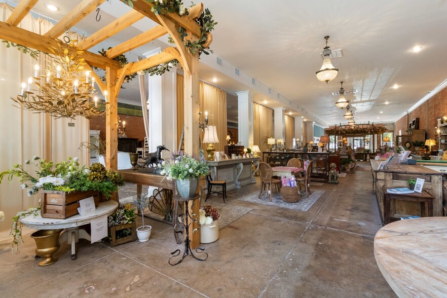 More Photos Of 205 S Main St, Bryan Storefront For Lease