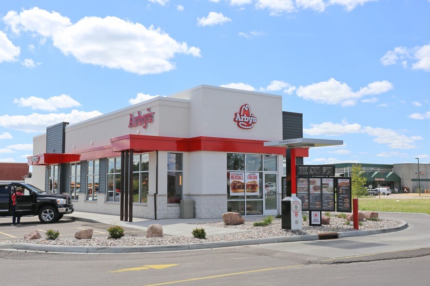 More Photos Of 3012-3066 Village Park Dr, Plover Freestanding For Lease