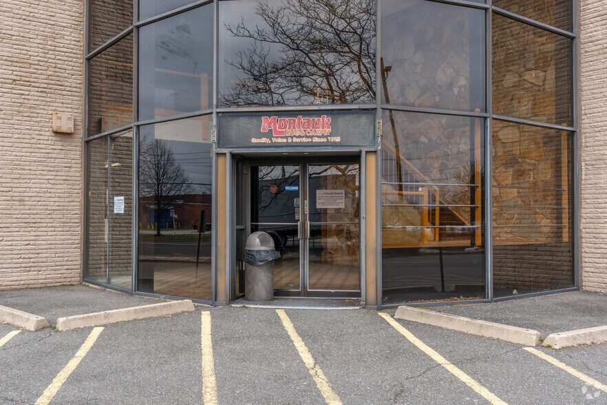 More Photos Of 55-65 Price Pky, Farmingdale Warehouse For Lease