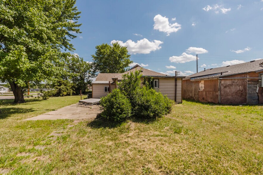 More Photos Of 1610 W 6th Ave, El Dorado General Retail For Sale