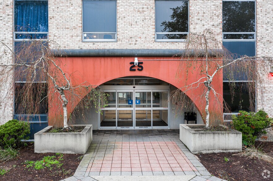 More Photos Of 25 Lindsley Dr, Morristown Medical For Lease