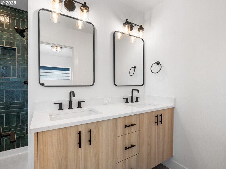 More Photos Of 4380 NE Going St, Portland Multifamily For Sale