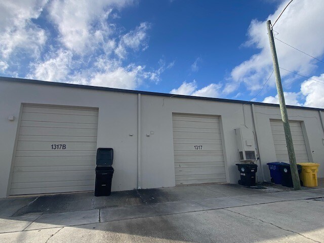 More Photos Of 1303-1317 Central Ter, Lake Worth Light Distribution For Lease