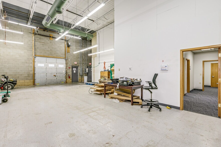 More Photos Of 10220 73rd Ave S, Maple Grove Flex For Lease