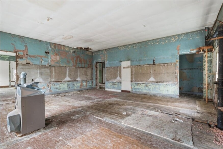 More Photos Of 85 N Main St, Walton Apartments For Sale