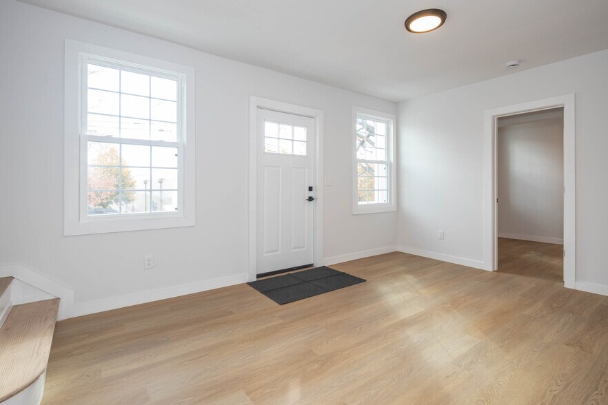 More Photos Of 12 Jansen Ave, Woodbridge Warehouse For Sale