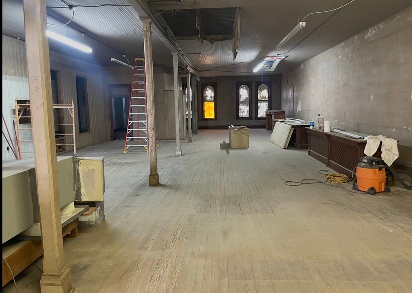 More Photos Of 419 Saint George St, Gonzales Storefront For Sale