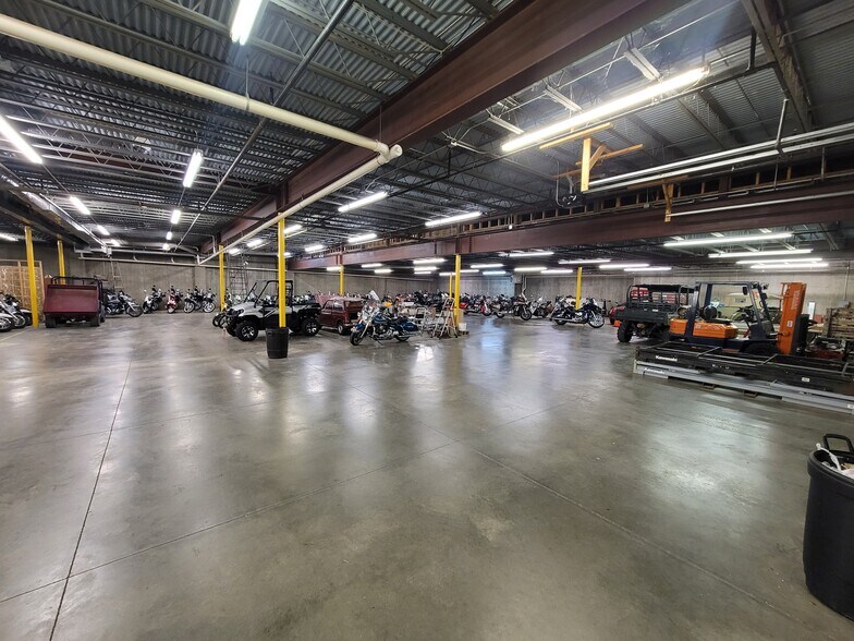 More Photos Of 1021 Goldenbelt Blvd, Junction City Auto Dealership For Sale