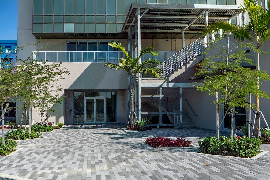 More Photos Of 1909 Tyler St, Hollywood Office For Lease