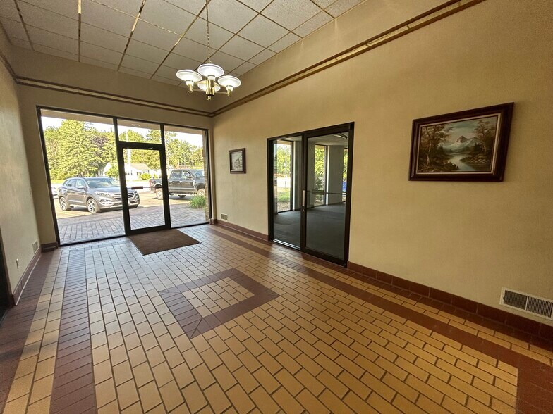 More Photos Of 1820 Post Rd, Plover Storefront Retail Office For Lease