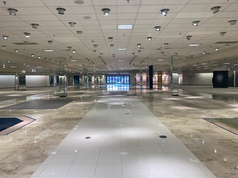 More Photos Of 6001 W Waco Dr, Waco Unknown For Lease