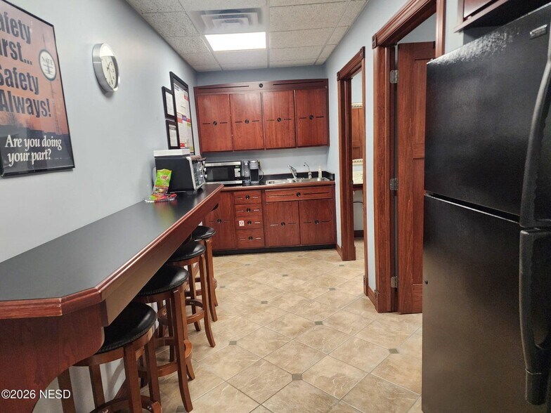 More Photos Of 8 2nd St SE, Watertown Office For Sale