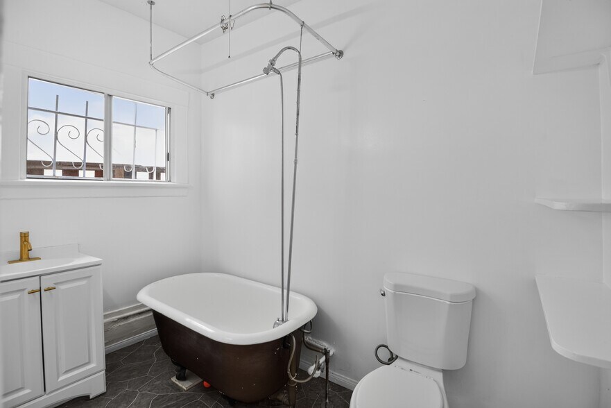 More Photos Of 30 Dudley Ave, Venice Apartments For Sale