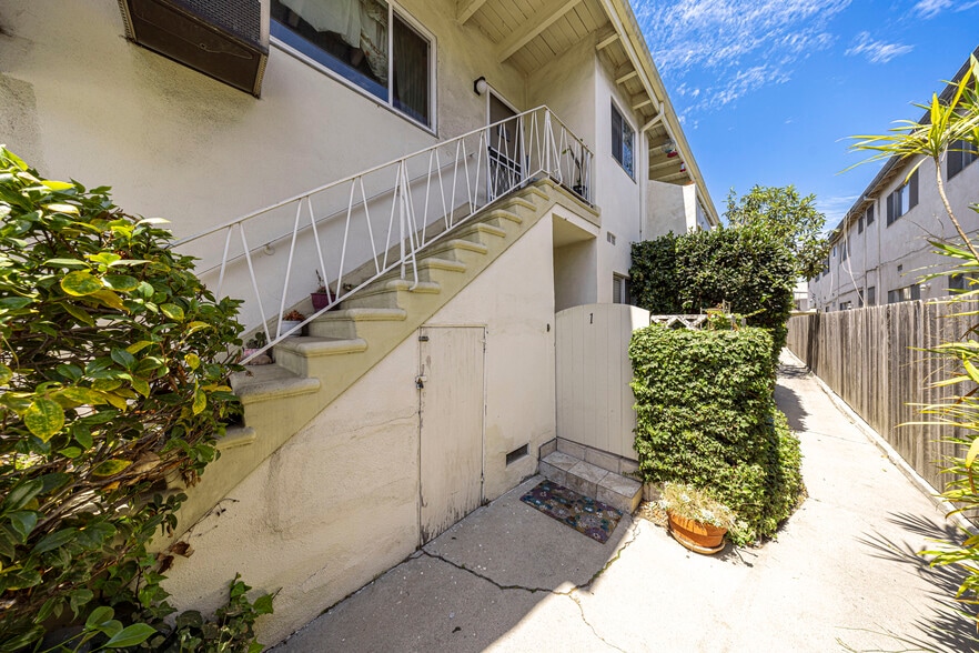 More Photos Of 3722 Mentone Ave, Los Angeles Apartments For Sale