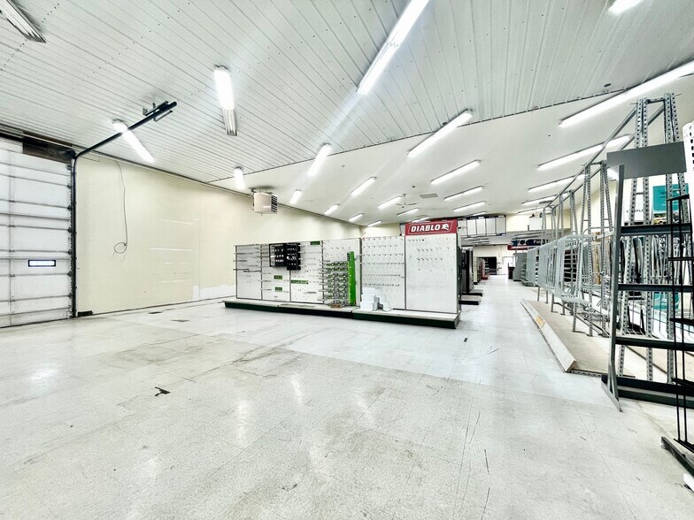 More Photos Of 6326 50, Drayton Valley Warehouse For Sale