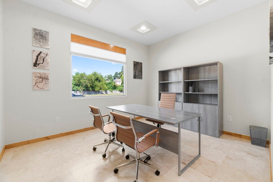 More Photos Of 25329 Budde Rd, The Woodlands Unknown For Lease