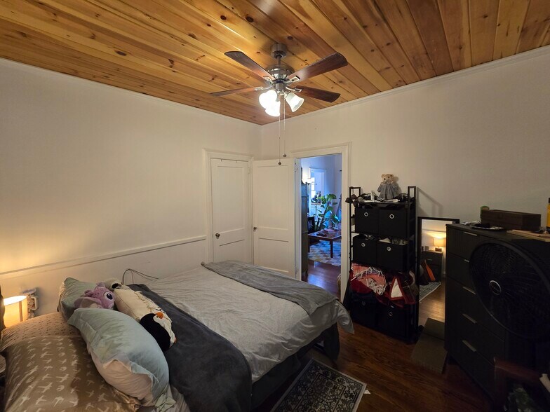 More Photos Of 75 Main St, Sussex Storefront Retail Residential For Sale