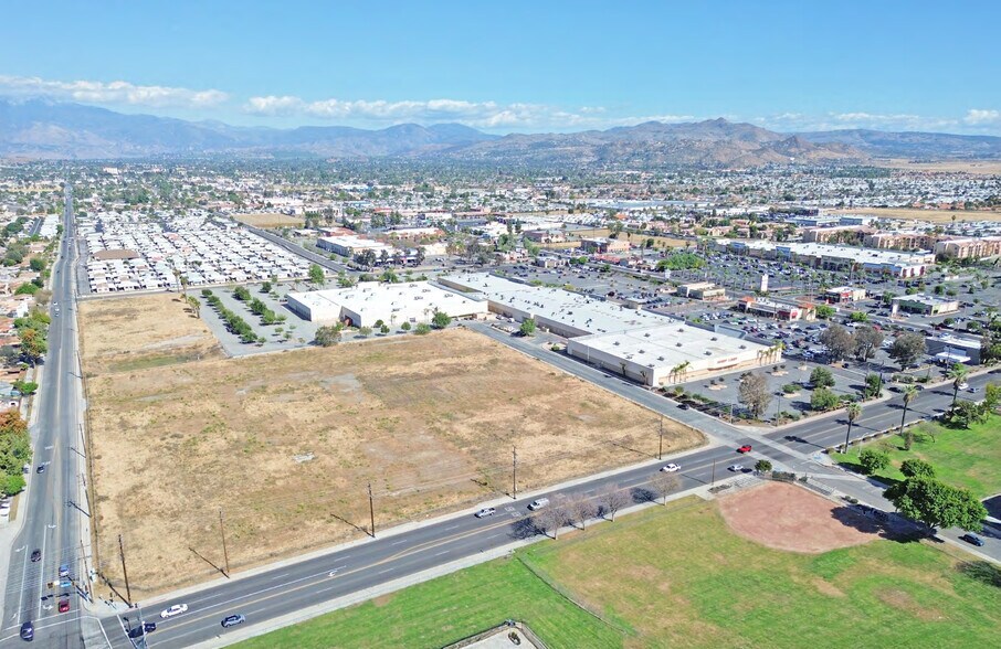 More Photos Of 2200 W Florida Ave, Hemet Unknown For Lease
