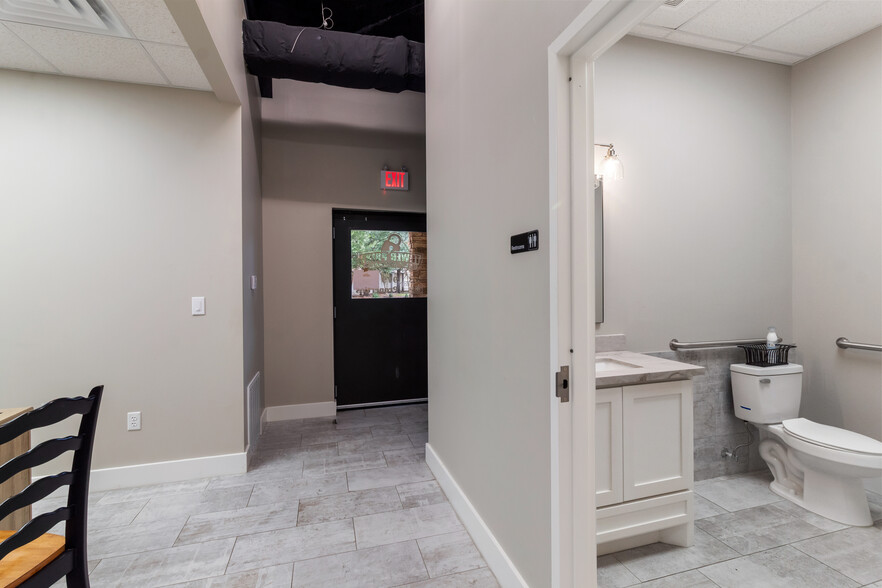 More Photos Of 4320 Decatur Dr, College Station Self Storage For Lease