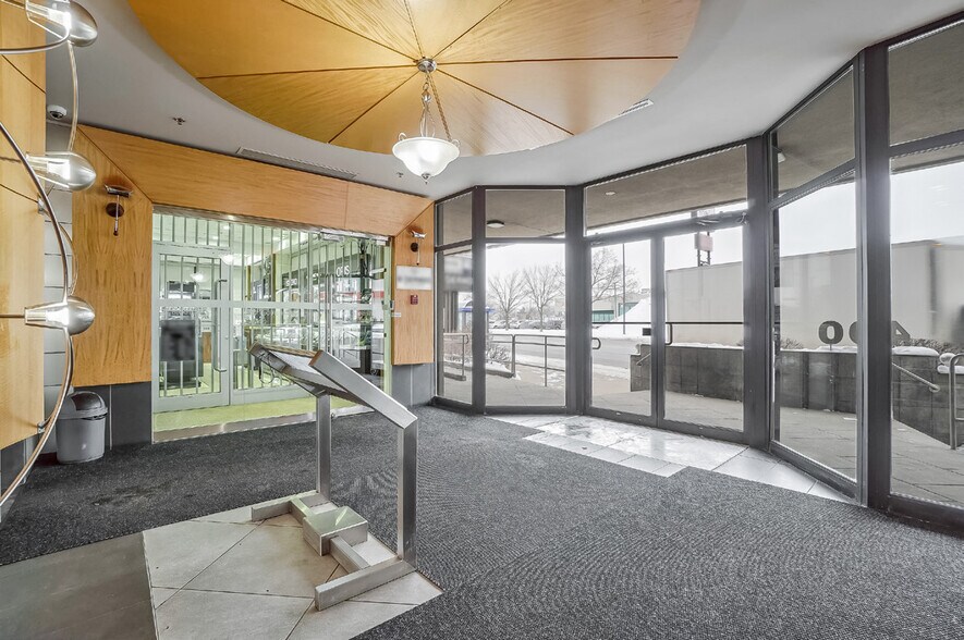 More Photos Of 400 Boul Curé-Labelle, Laval Loft Creative Space For Sale