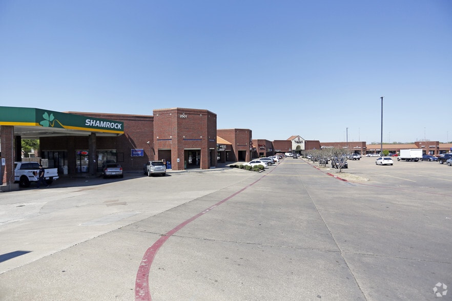 Primary Photo Of 2501-2535 E Arkansas Ln, Arlington Unknown For Lease