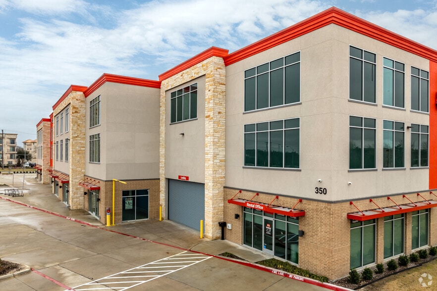 More Photos Of 350 E Buckingham Rd, Richardson Self Storage For Lease