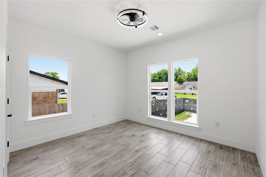 More Photos Of 5515 Elm Springs Dr, Houston Apartments For Sale