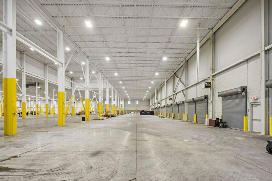 More Photos Of 6001 Tonnelle Ave, North Bergen Warehouse For Lease