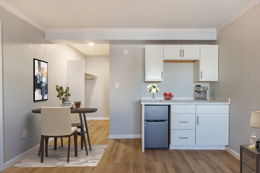 More Photos Of 218 W Hill, Valdosta Hotel For Sale