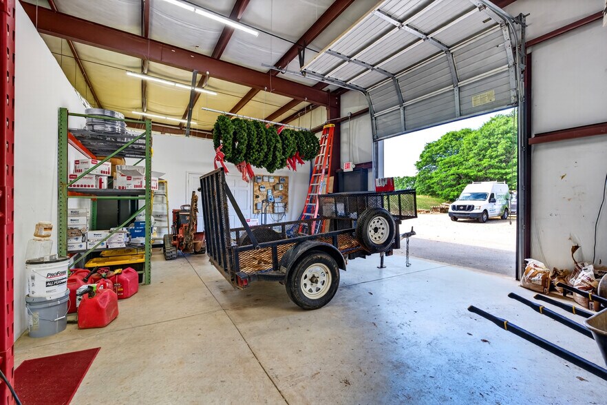 More Photos Of 100 Business Pky, Piedmont Light Manufacturing For Sale