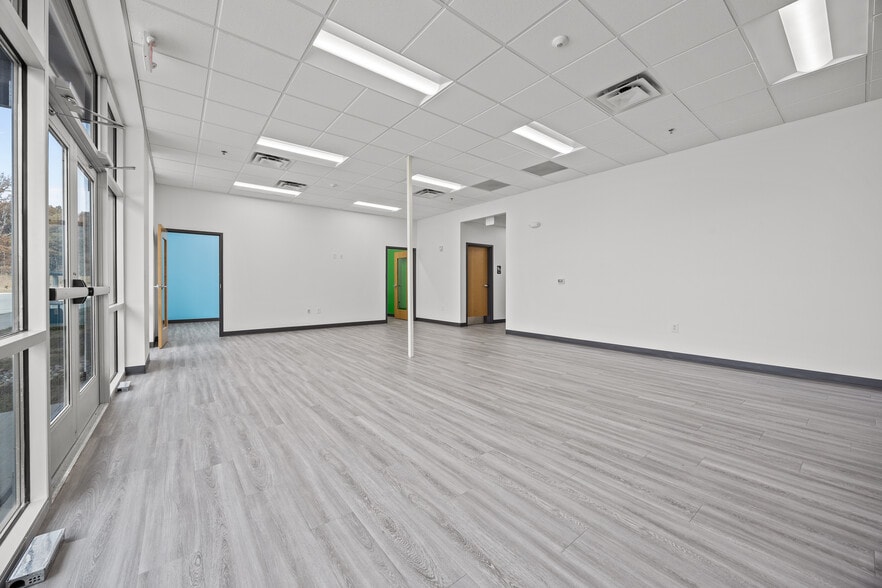 More Photos Of 3631 McConnell Rd, Greensboro Distribution For Lease