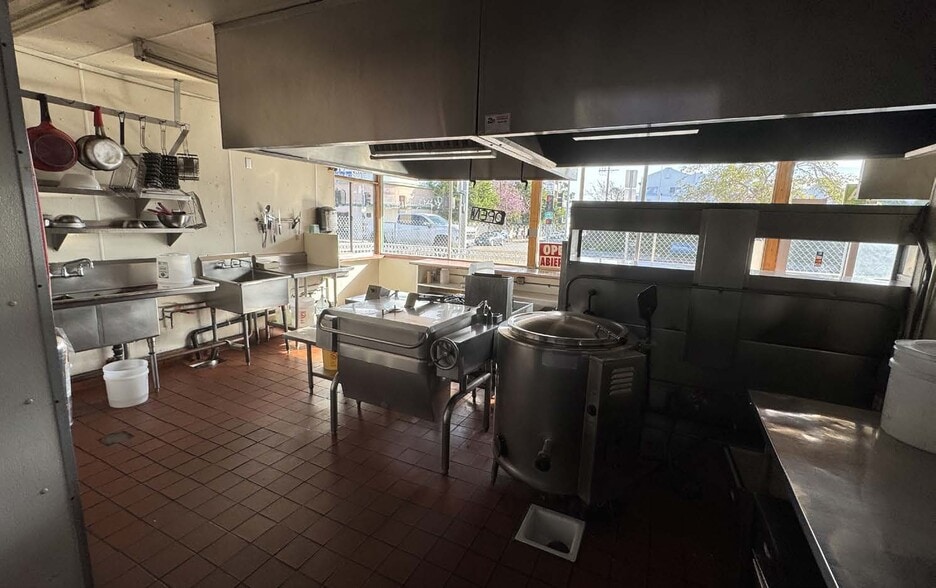 More Photos Of 901 S Pacific Ave, San Pedro Fast Food For Sale