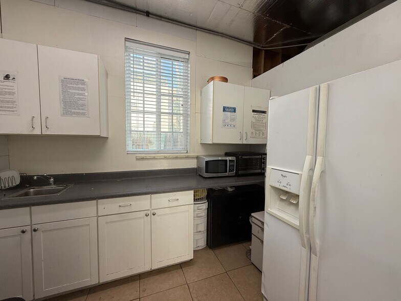 More Photos Of 7304 Canby Ave, Reseda Apartments For Sale