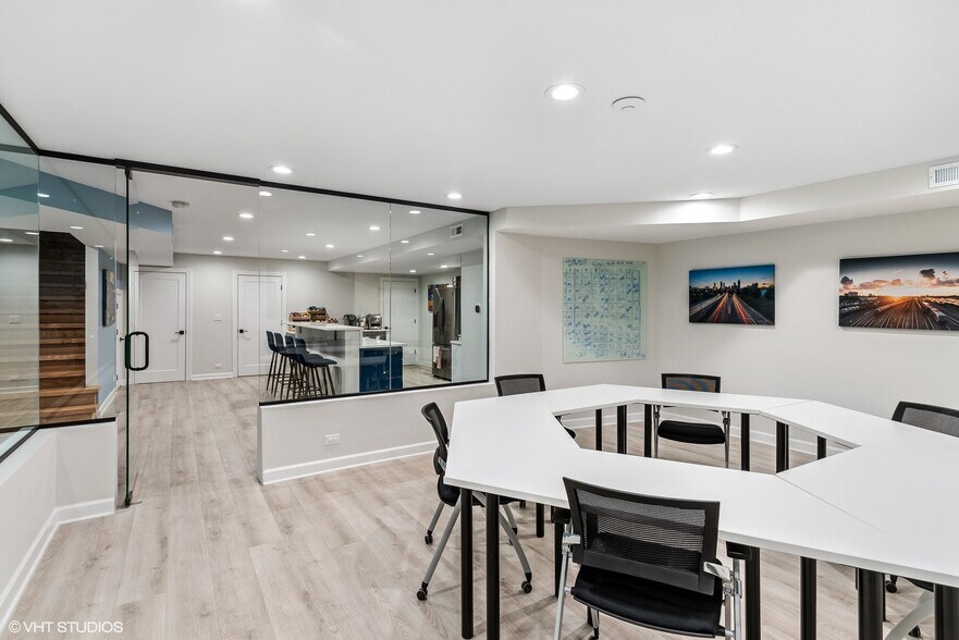 More Photos Of 705 N Milwaukee Ave, Chicago General Retail For Sale