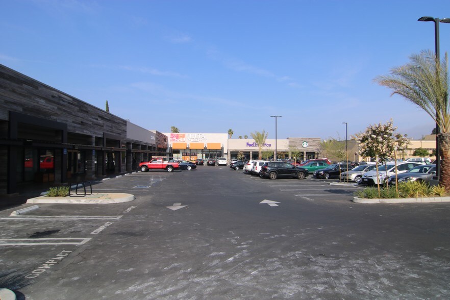 More Photos Of 4550-4578 Van Nuys Blvd, Sherman Oaks General Retail For Lease