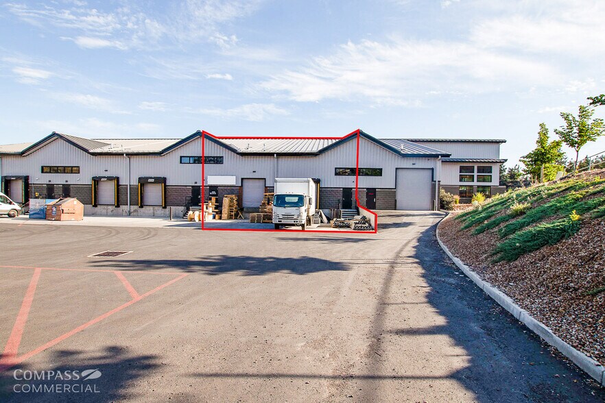 More Photos Of 2479 NE 4th St, Bend Warehouse For Lease