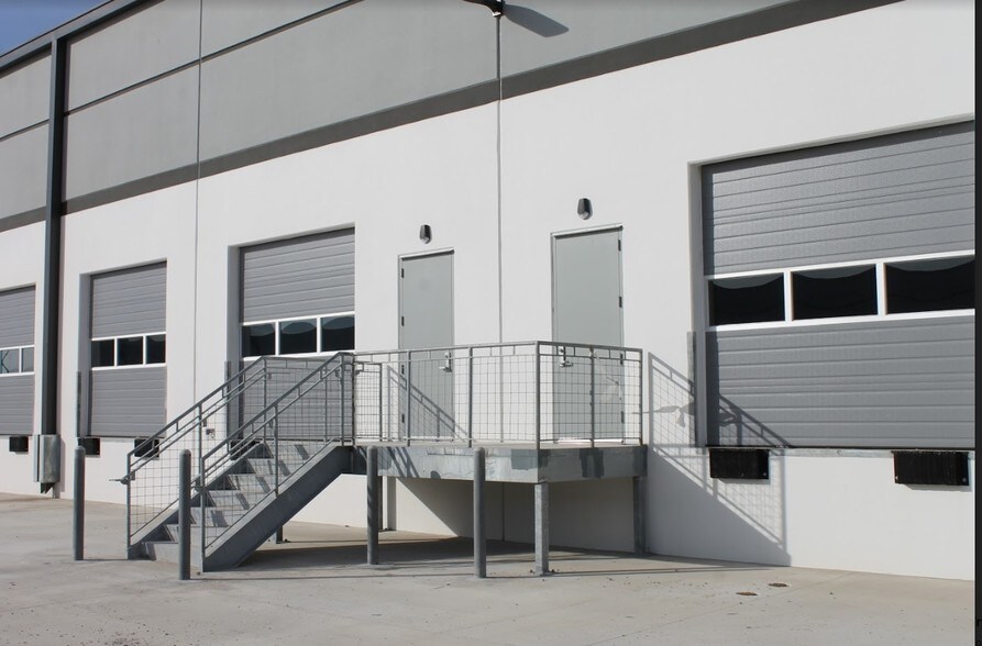 More Photos Of 3101 Eagles Nest St, Round Rock Flex For Lease