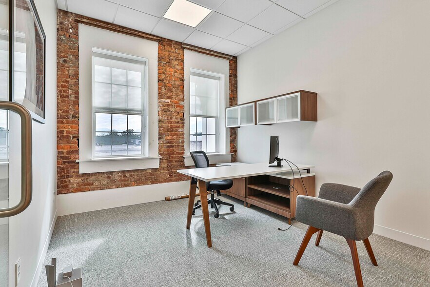 More Photos Of 6-8 E Court Sq, Newnan Medical For Lease