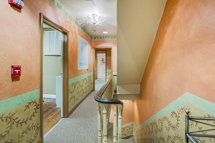 More Photos Of 1604 K St NW, Washington Office For Sale