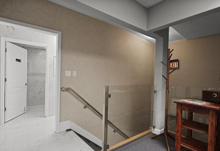 More Photos Of 33604 Grand River Ave, Farmington Office For Sale