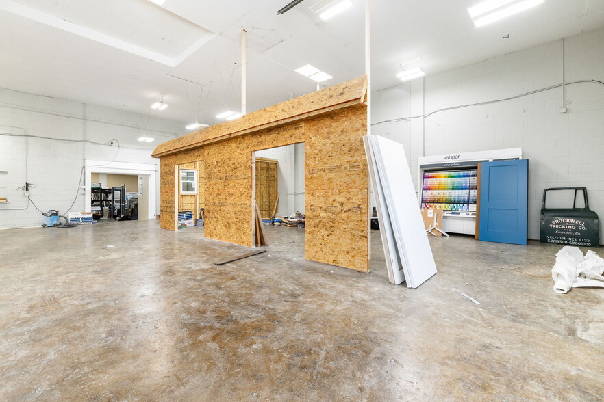 More Photos Of 728 N Main St, Emporia Auto Repair For Sale