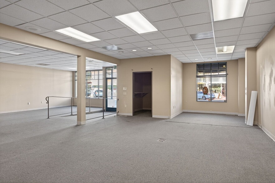 More Photos Of 948 E Main St, Santa Paula Bank For Sale