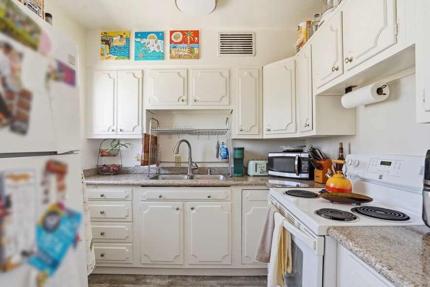 More Photos Of 428-438 Rosemont St, La Jolla Apartments For Sale