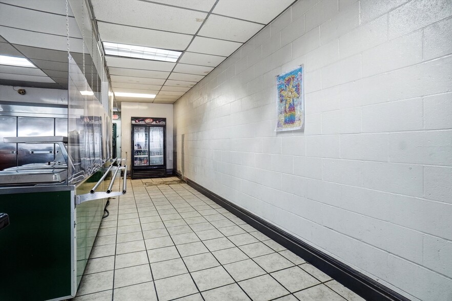 More Photos Of 7822 Great Trinity Forest Way, Dallas Storefront For Sale