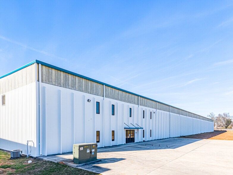 More Photos Of 103 Enterprise Dr SW, Calhoun Warehouse For Lease